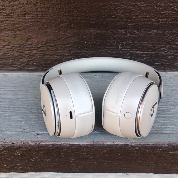 Dr Dre Beats Studio 3 noise cancellation